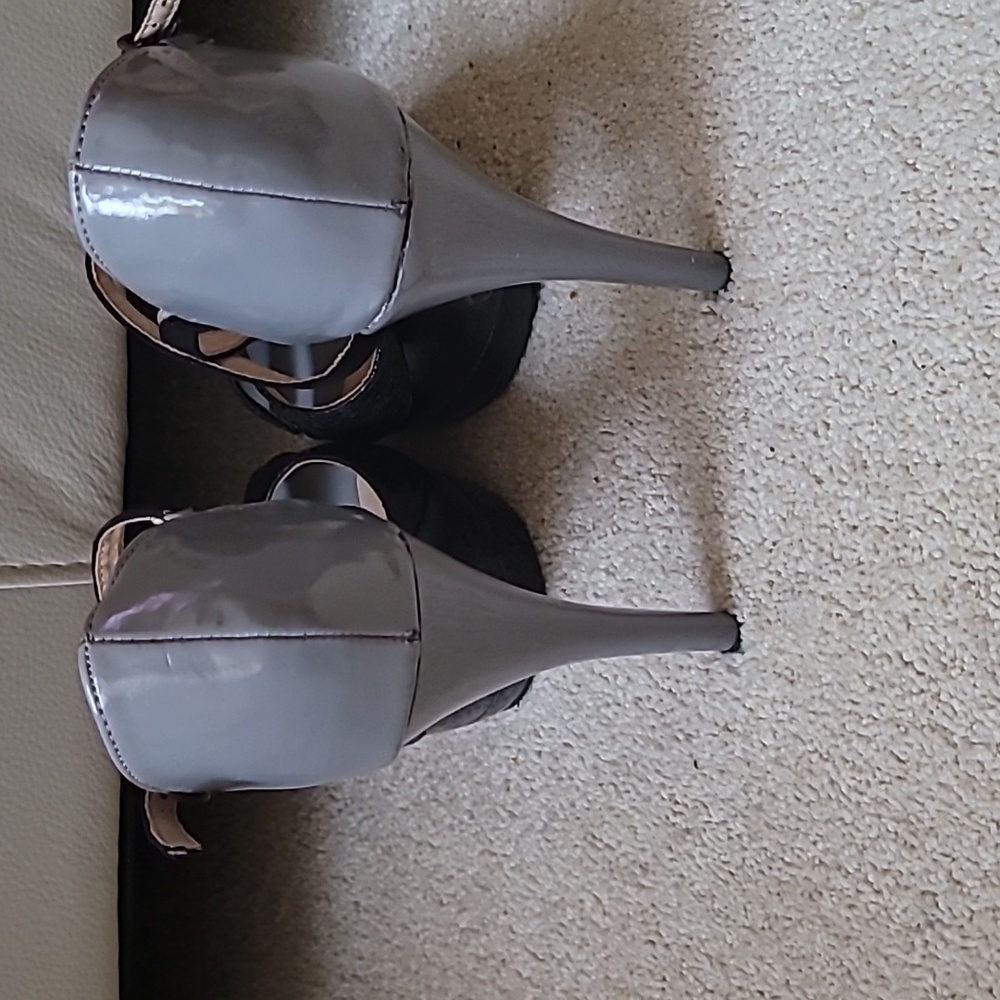 Shoes - Picture 3 of 4